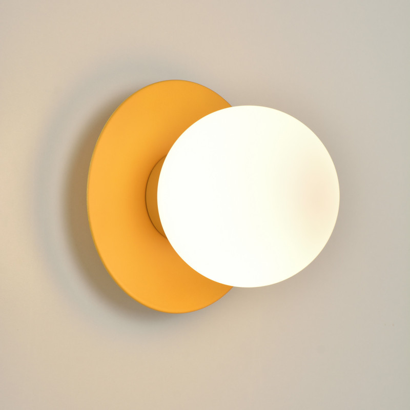 Applique globe verre et métal jaune Manor