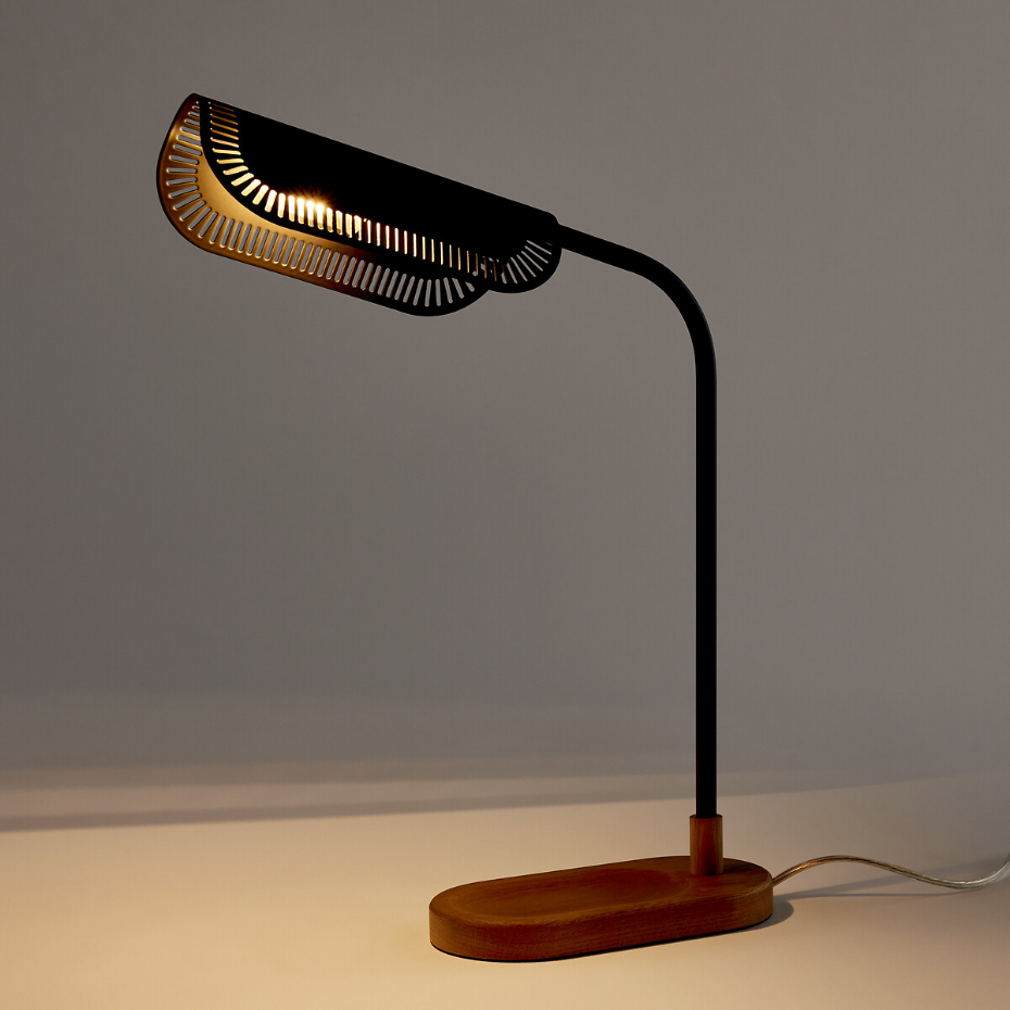 Lampe à poser orientable, métal fer et chêne, Opia