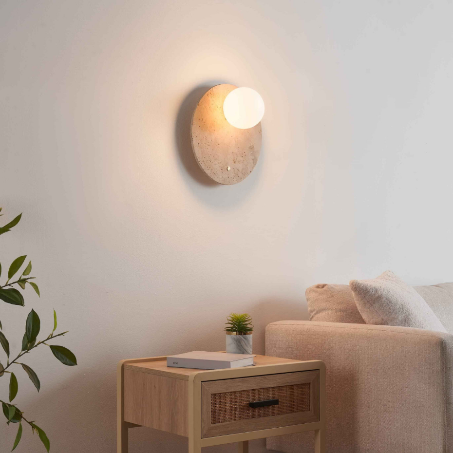 Applique globe opale sur travertin - ORÉ