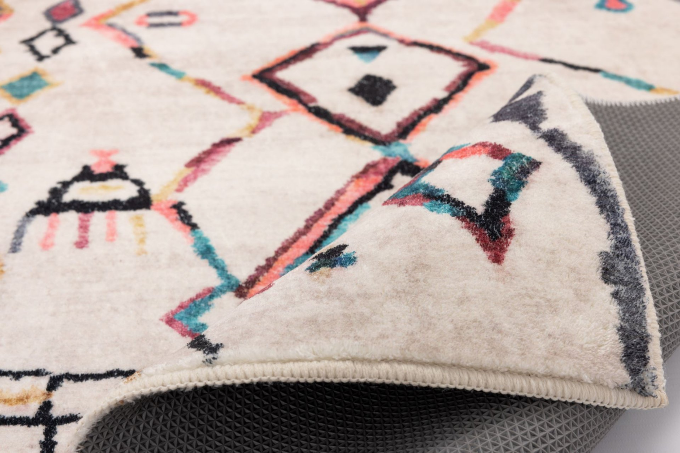 Tapis de bain moelleux aux couleurs vives - ARIELLA