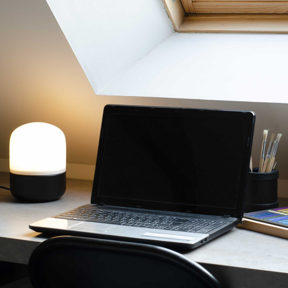 Lampe à poser tactile en verre opaque et métal peint, PILOUL