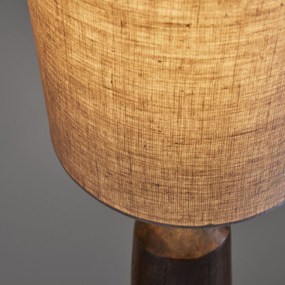 Lampadaire en manguier et lin, Totemy