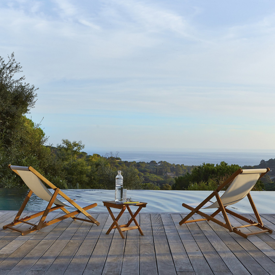 Set de 2 chiliennes et table basse