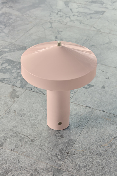 Lampe en métal avec abat-jour