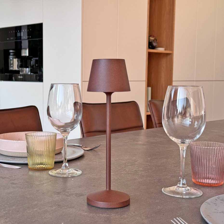 9 Lampe de table EMILY + Socle de charge