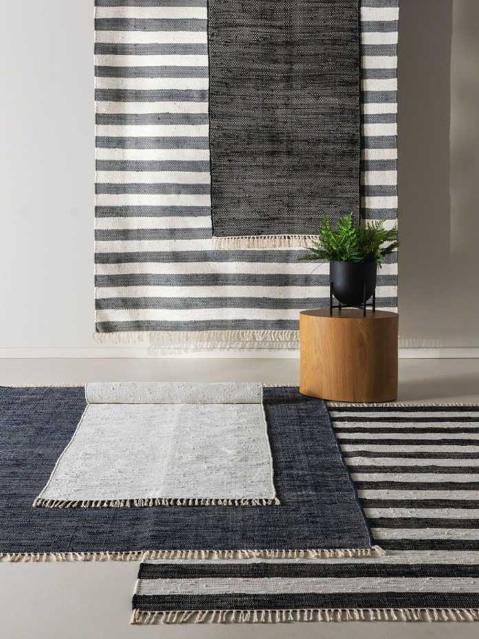 Tapis fabriqué à partir de matériaux recyclés tissé main TOM