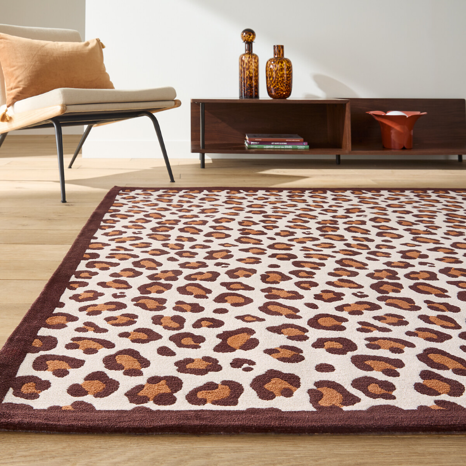 Tapis motif léopard, Nimia