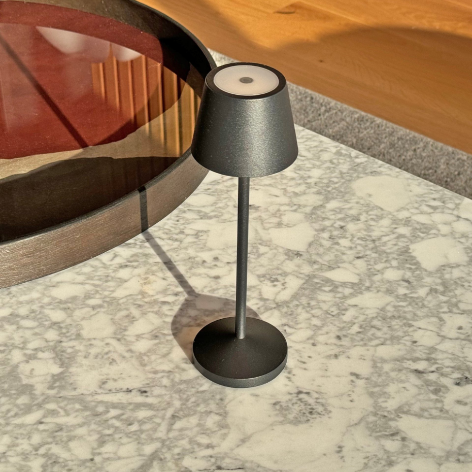 9 Lampe de table EMILY + Socle de charge