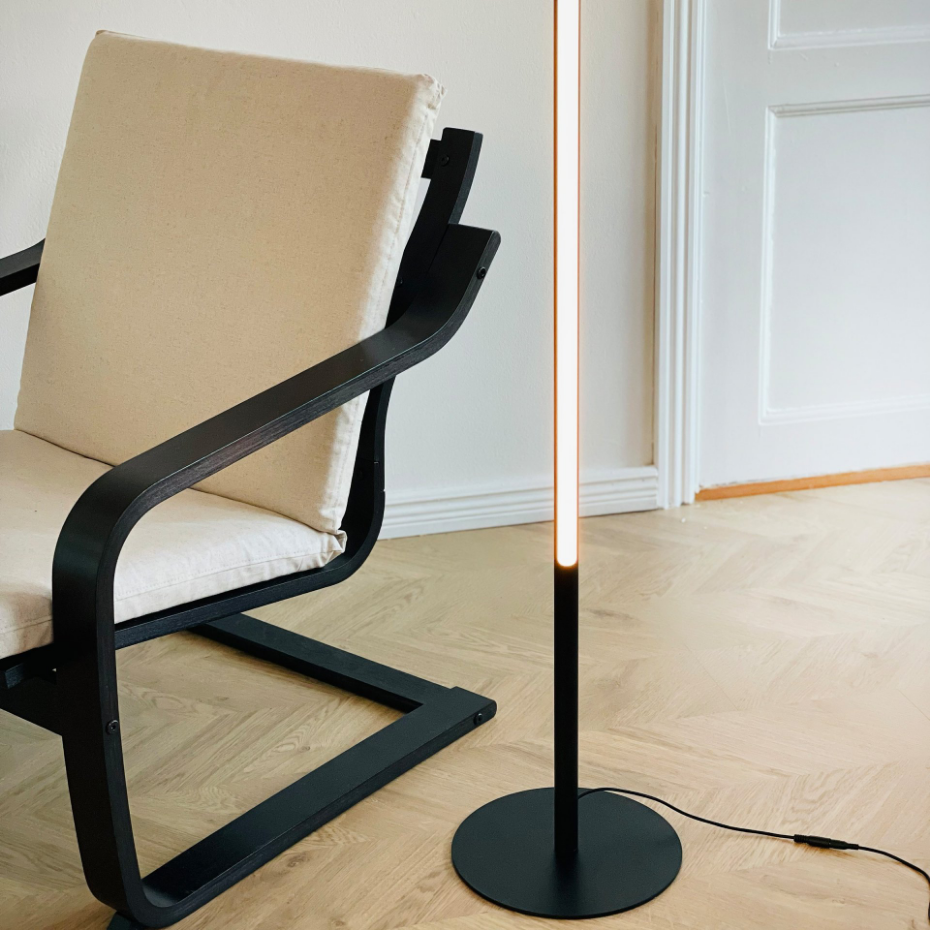Lampadaire en métal noir Vagner