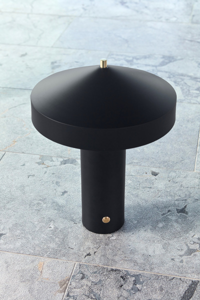 Lampe en métal avec abat-jour
