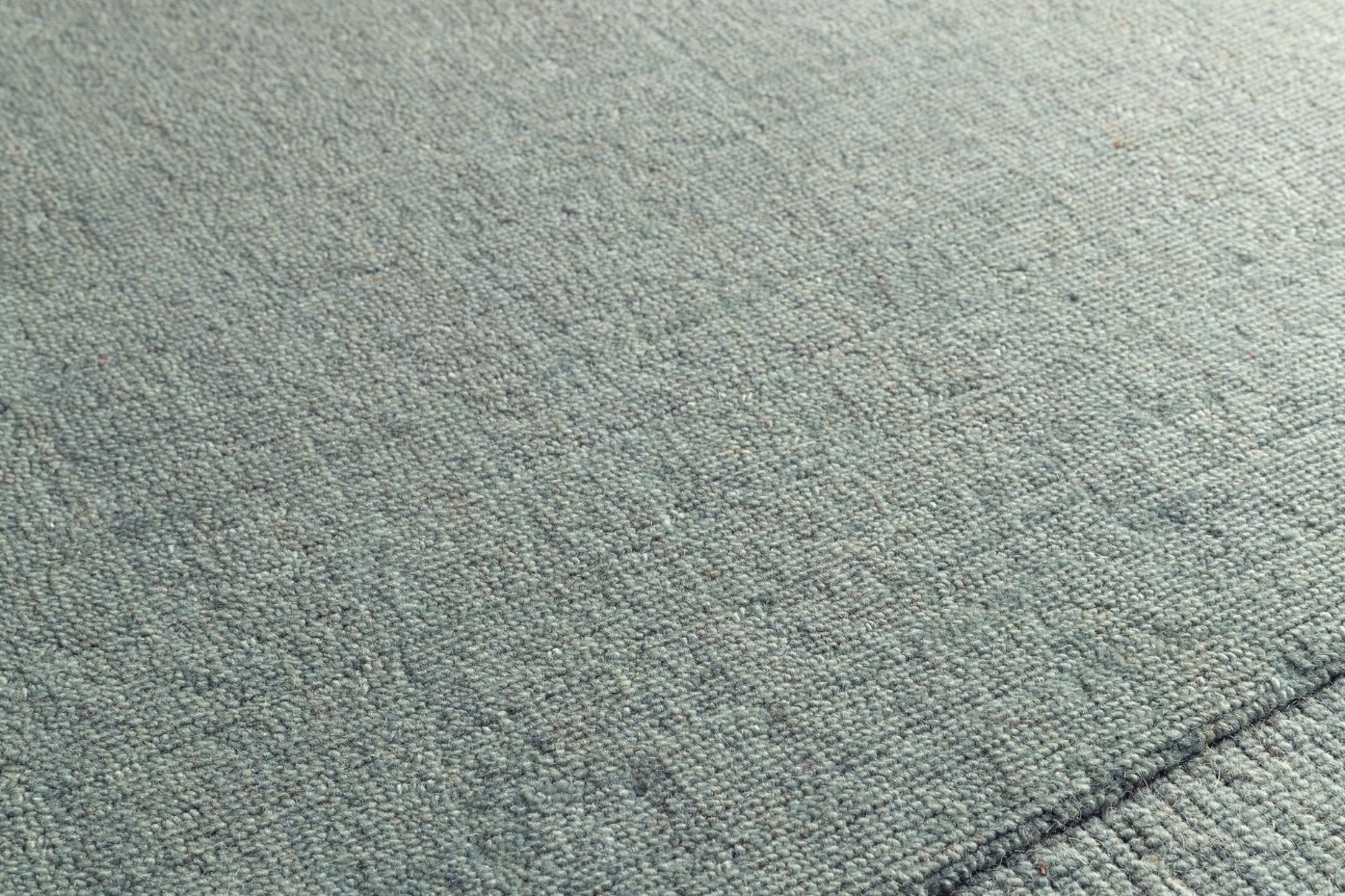 Tapis design doux en laine et coton fait main CLASSIC