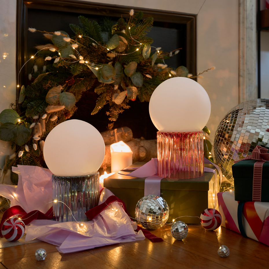 Lampe à poser, verre strié coloré et opaline, Dima