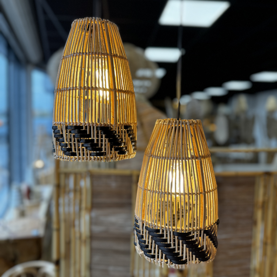 Petite suspension en rotin naturel et noir KOB