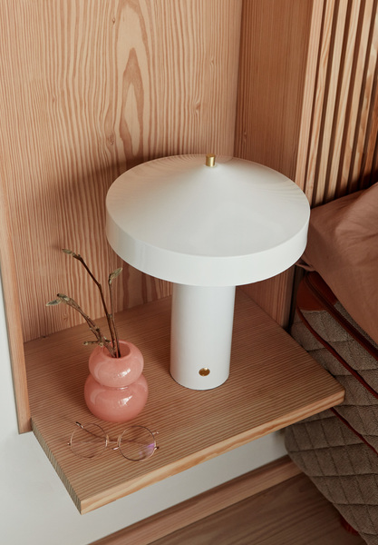 Lampe en métal avec abat-jour