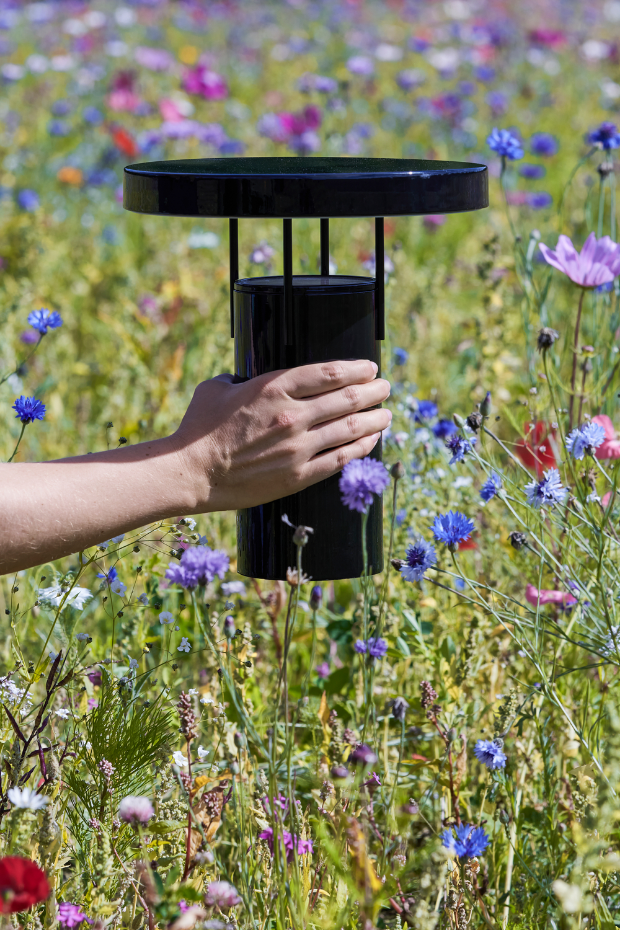Lampe portable en acrylique et fer BRINGME