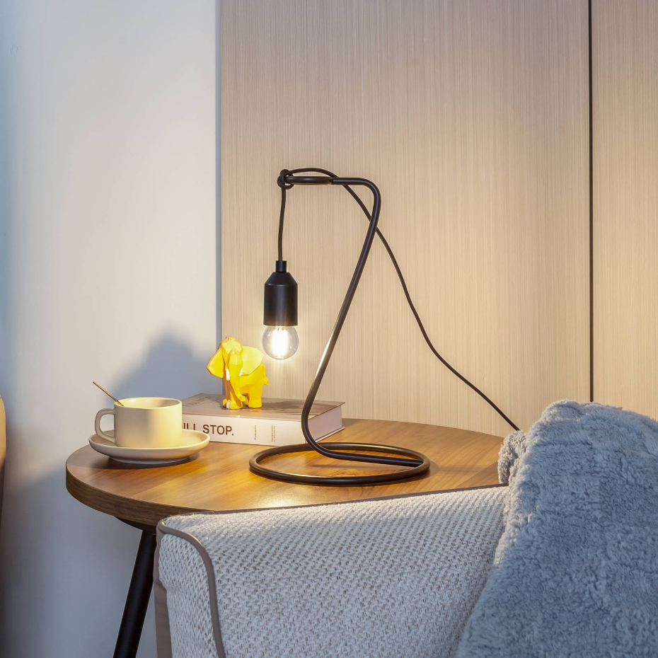 Lampe à poser en métal moderne, Elira