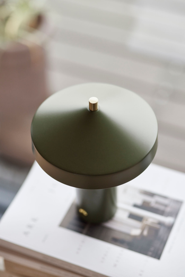 Lampe en acier avec abat-jour