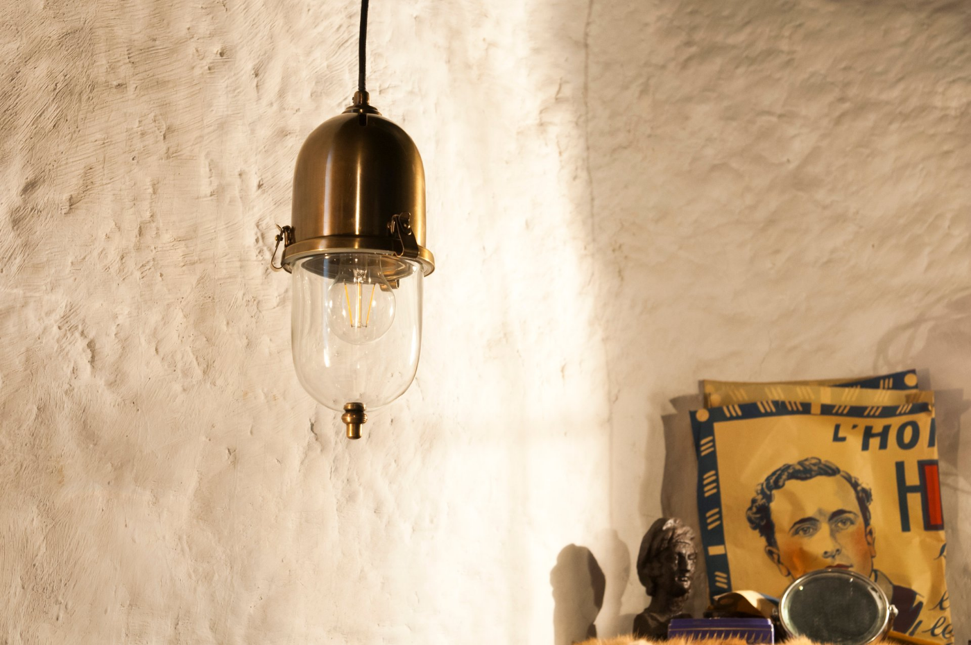 Lampe suspendue en laiton KAPSULA