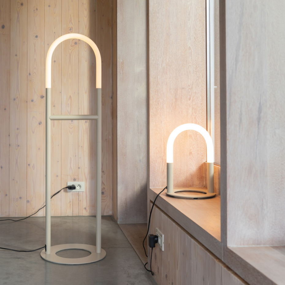 Lampadaire en métal- ARCH