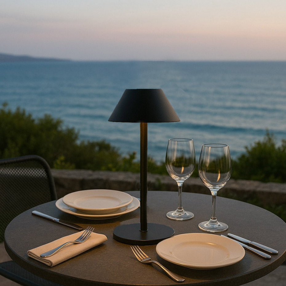 Lampe de table solaire NERIO SMALL en acier noir H31cm