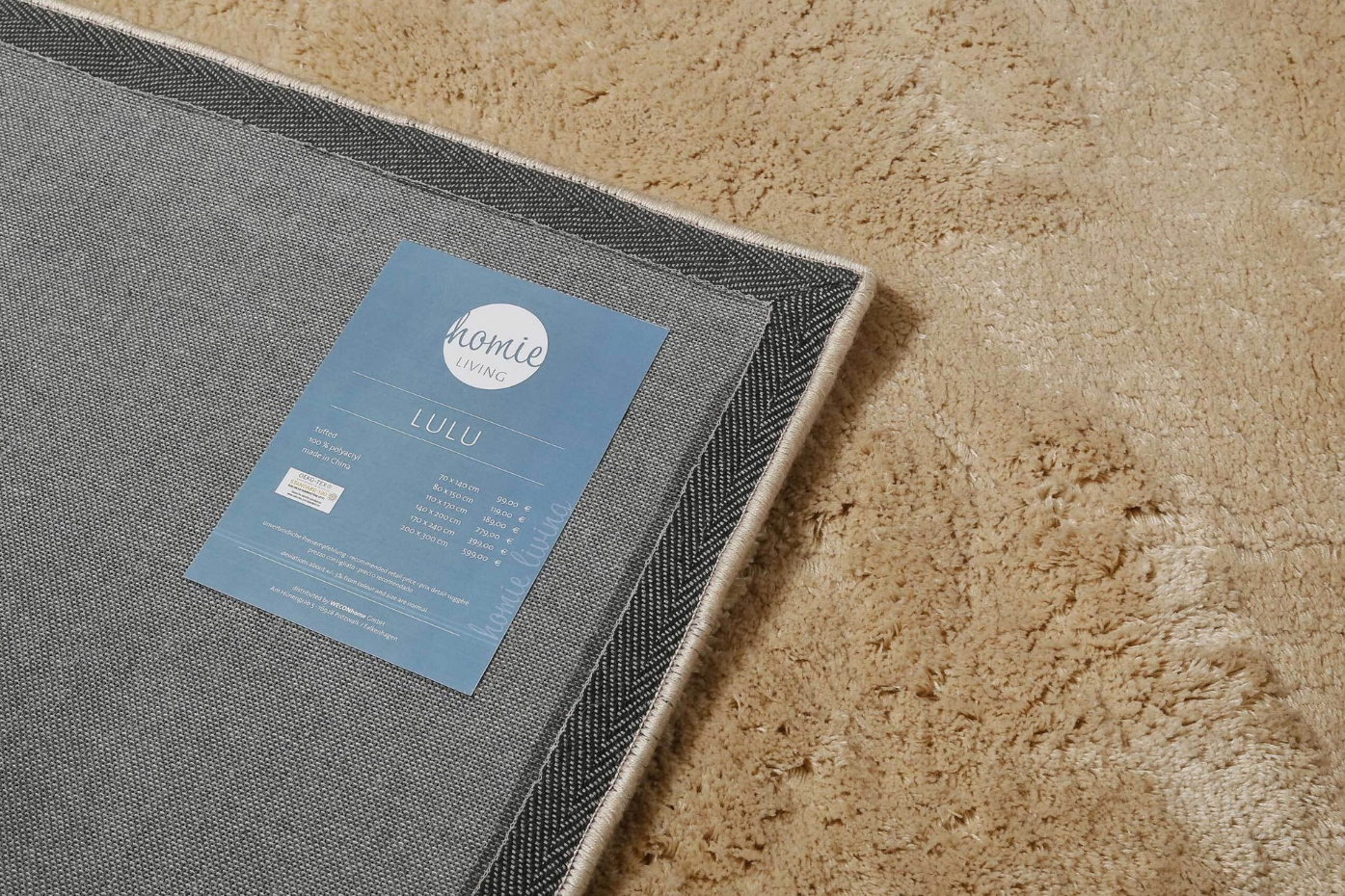 Tapis à poils longs avec de légères rayures ,  Lulu