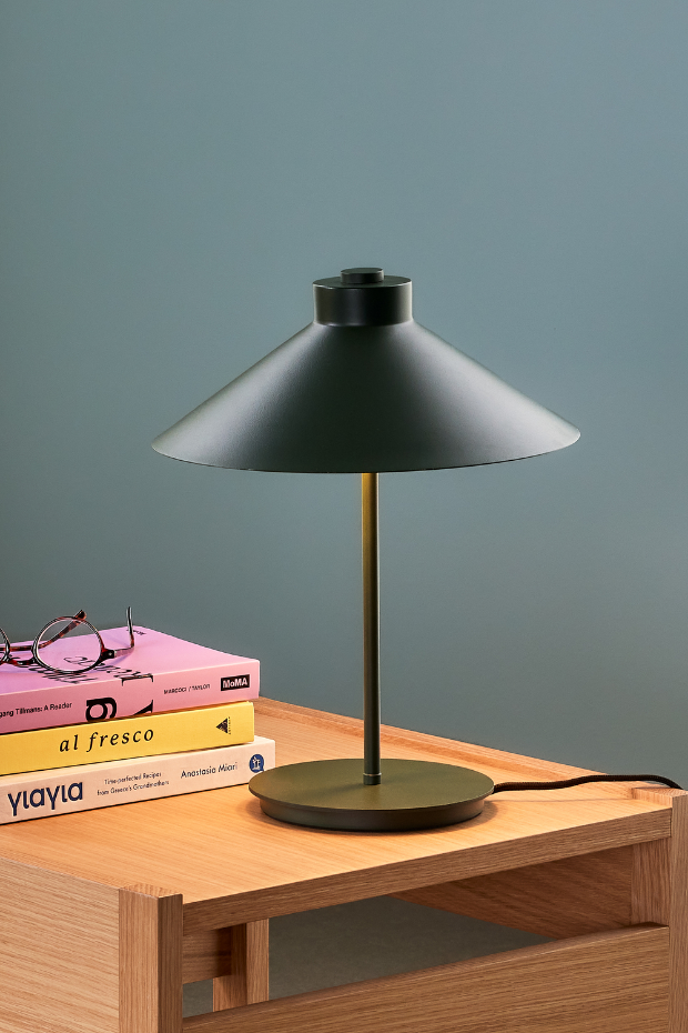 Lampe de table design conique métal