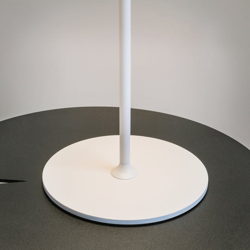 Lampe de table rechargeable en métal ALMA
