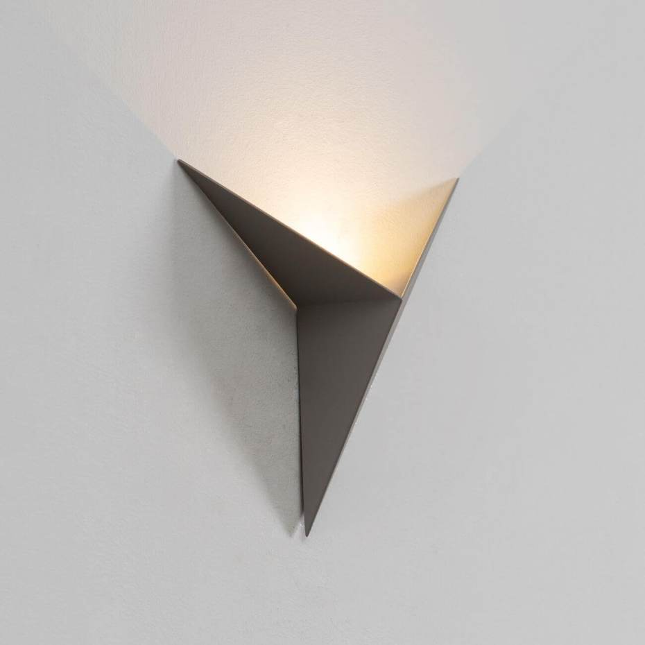 Applique triangle LED design - LONDON