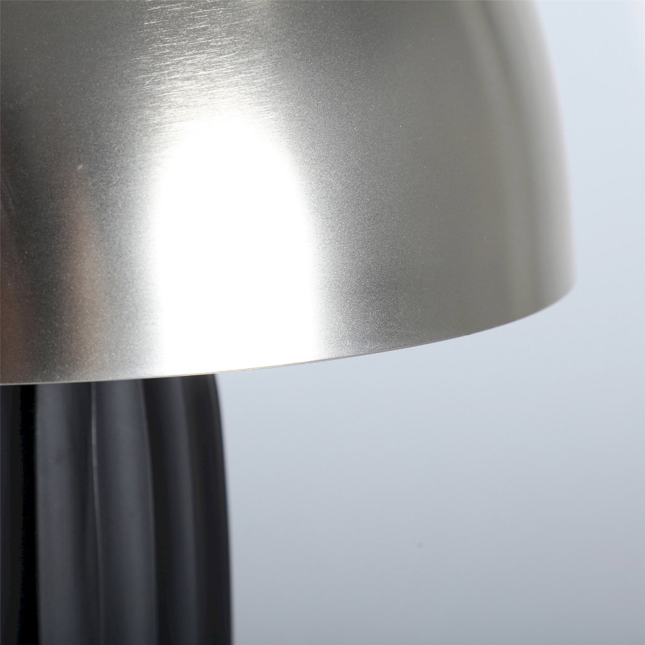Lampe de table contemporaine finition nickel et aluminium