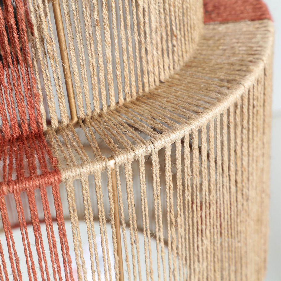 Suspension plafond en jute et fer