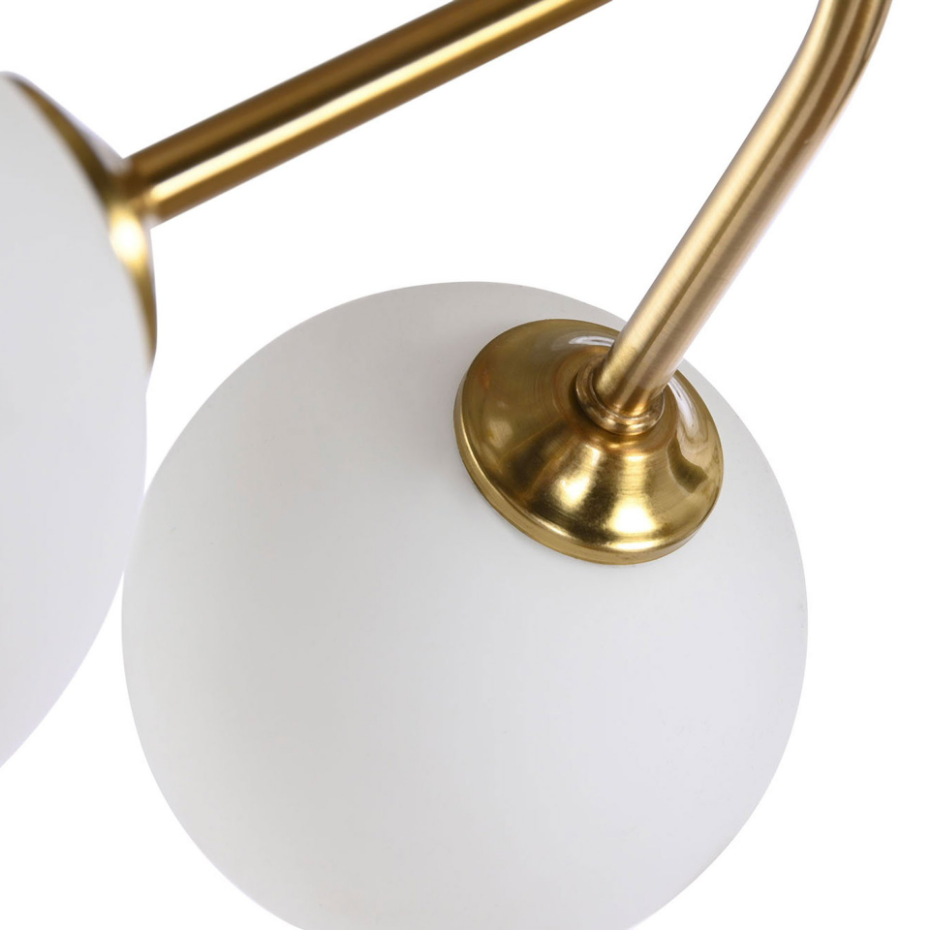 Suspension en métal doré et 8 globes en verre opale blanc 110x38x38cm