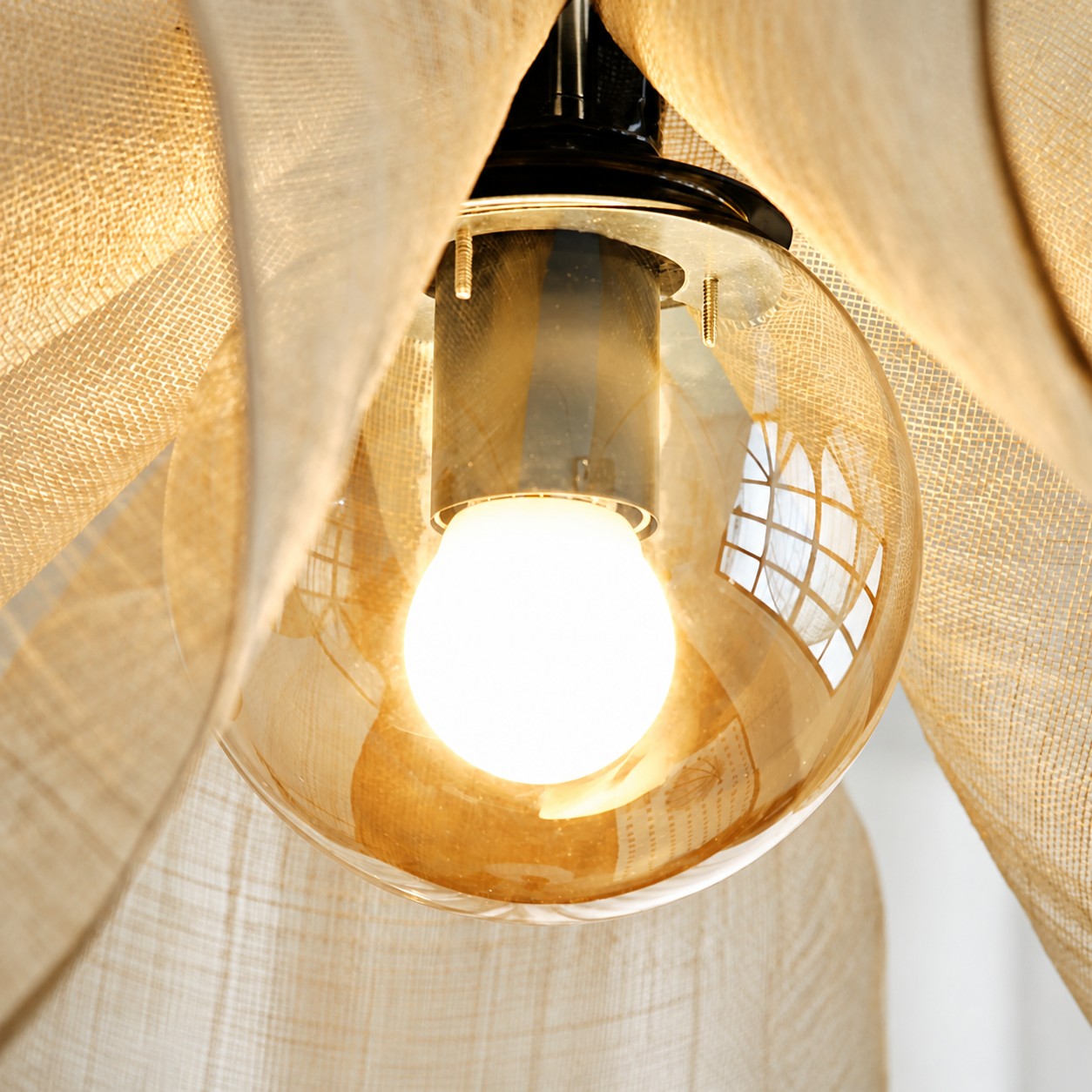 Bombilla y pantalla interior