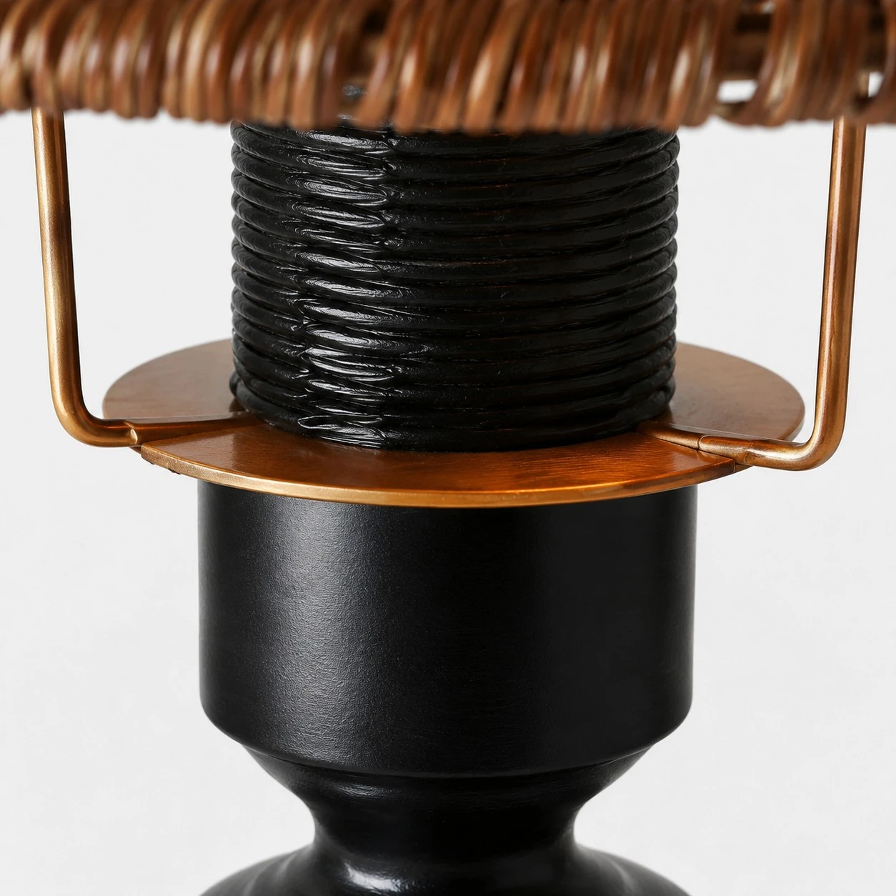 Stolní lampa s tkaným stínidlem Wabi-Sabi