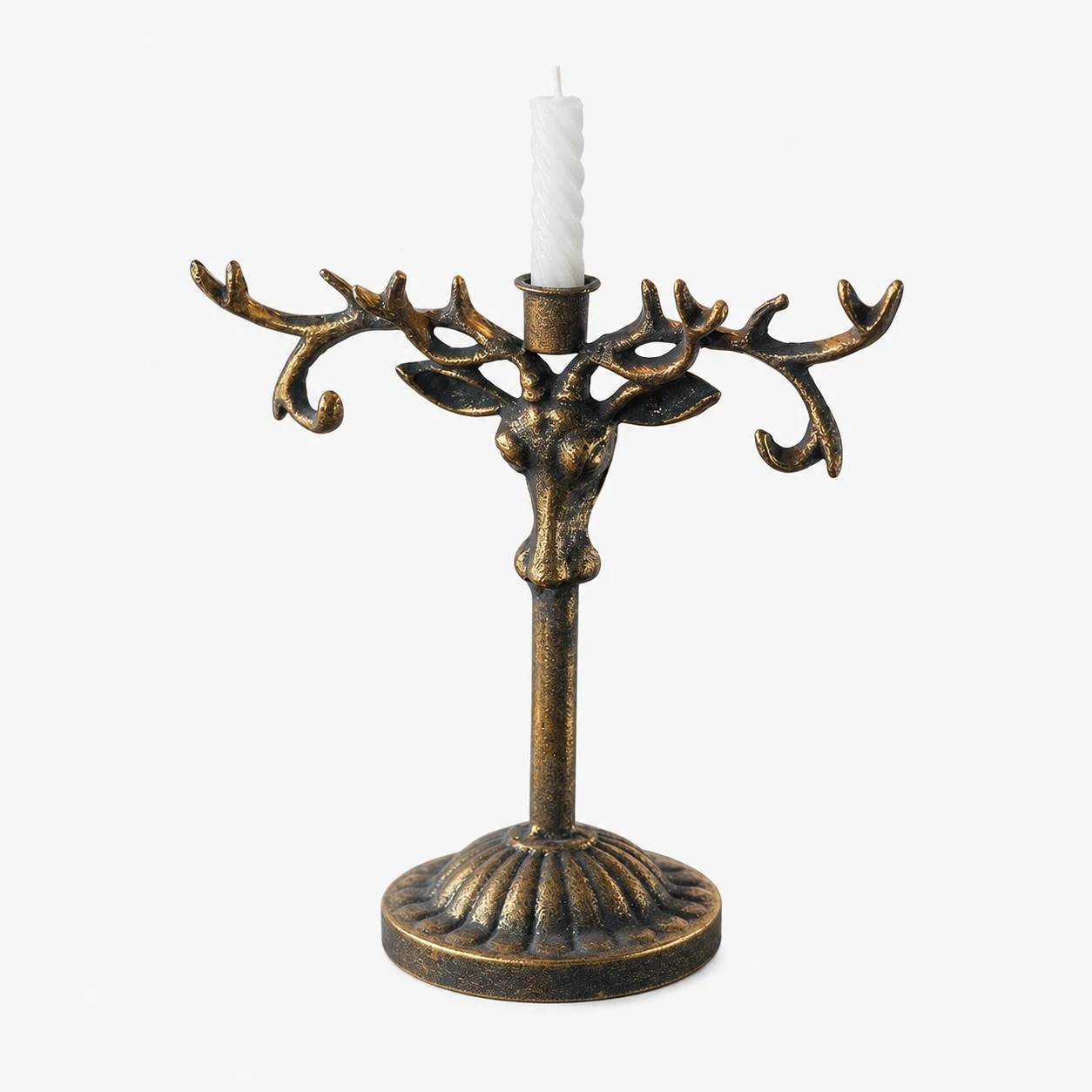 Gran candelabro antiguo de hierro con forma de cabeza de ciervo, de bronce.