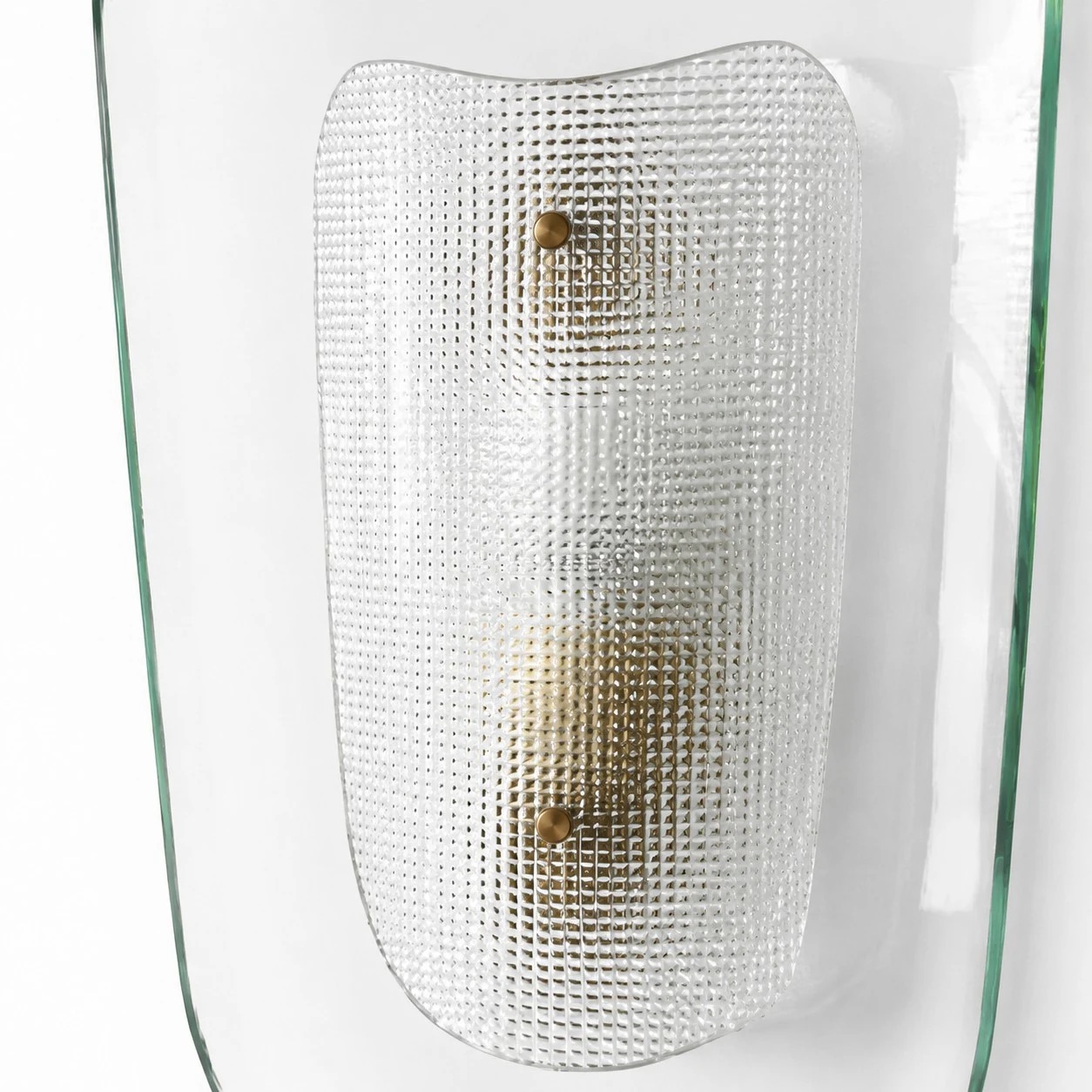 Klart glas och texturerad innerskärmsdetalj