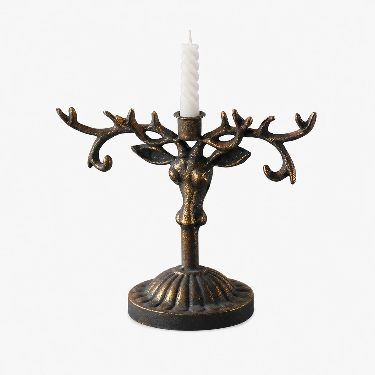 Pequeño candelabro antiguo de hierro con forma de cabeza de ciervo, de bronce.