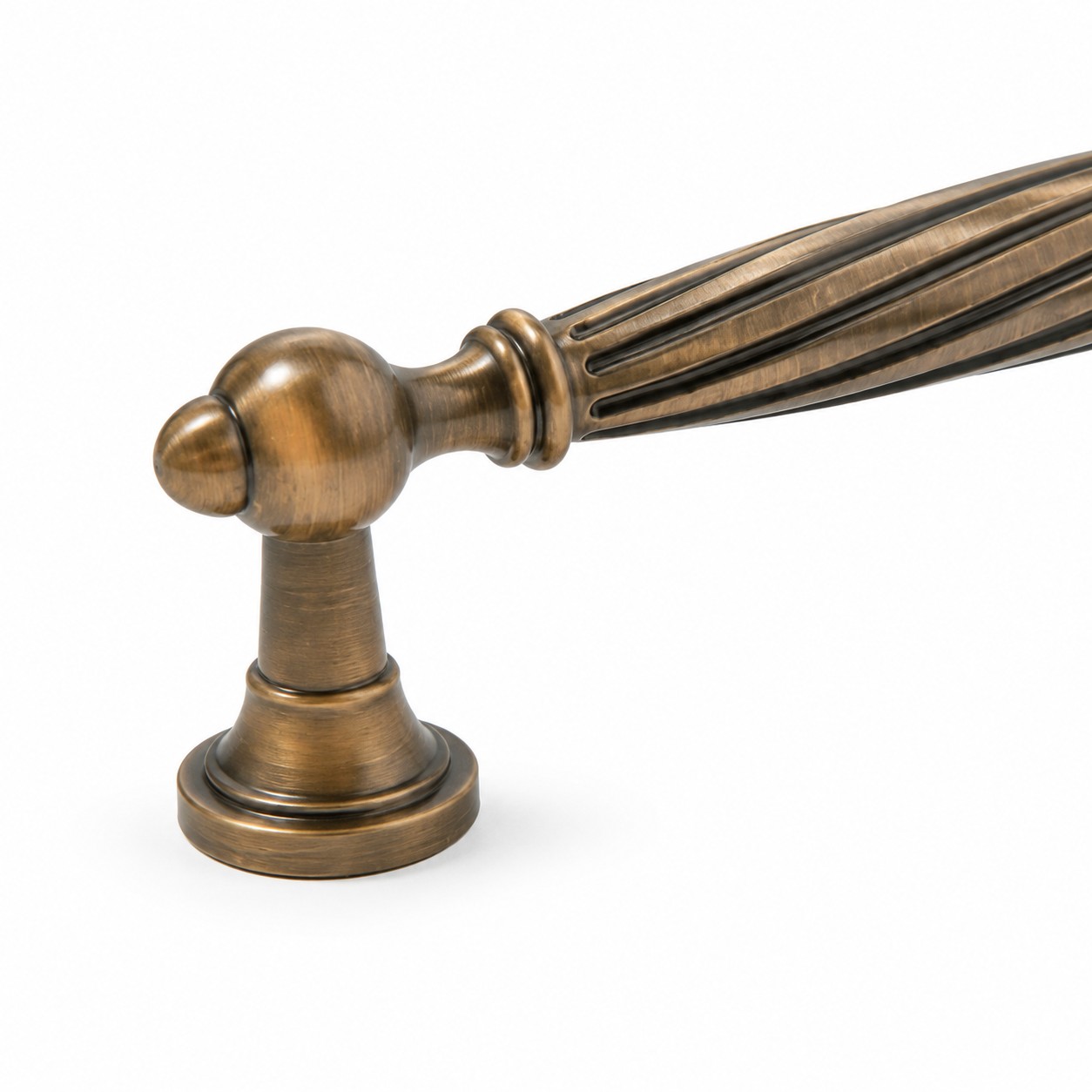 Details van antieke messing kastgrepen en ladeknoppen