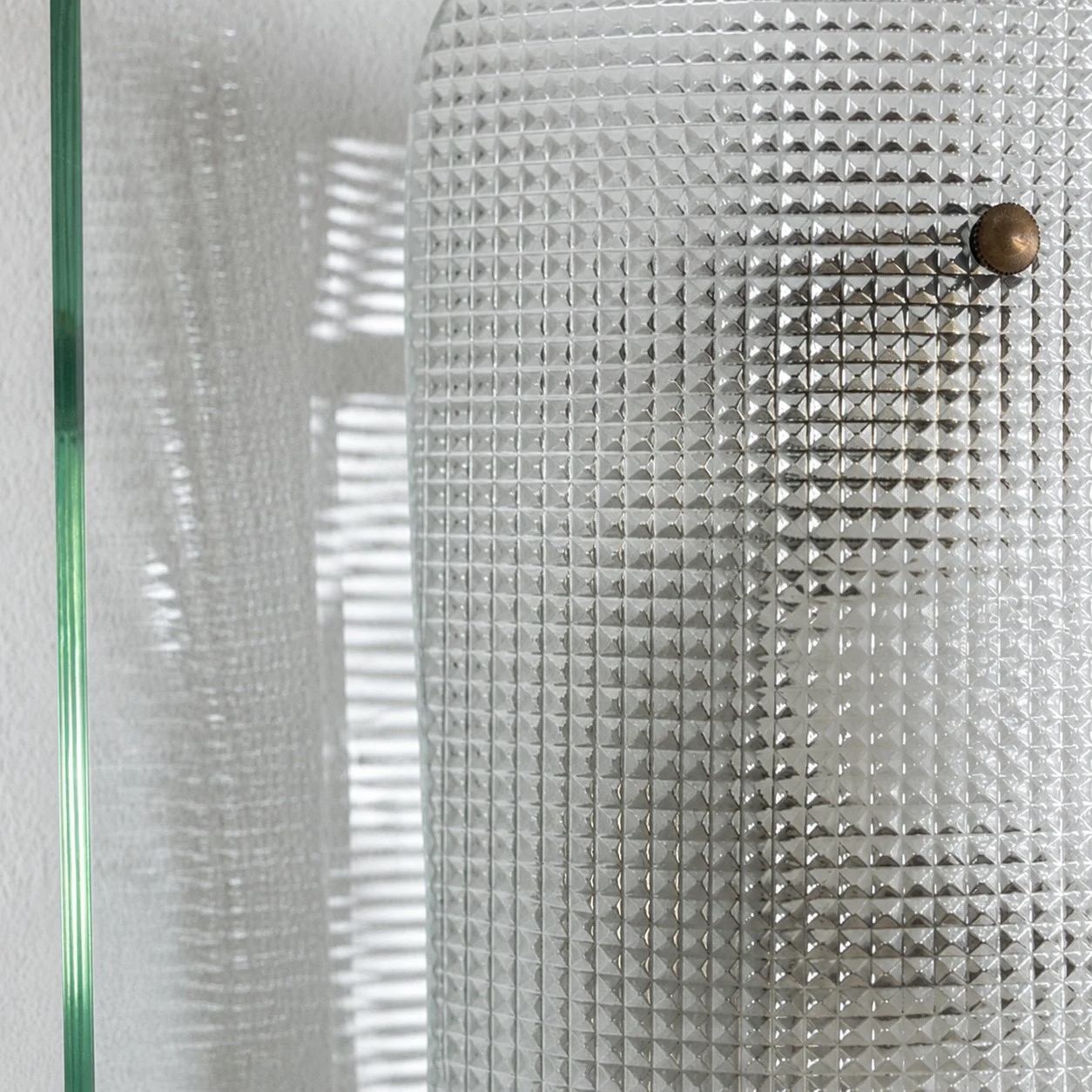 Framifrån av den texturerade inre glasskärmen