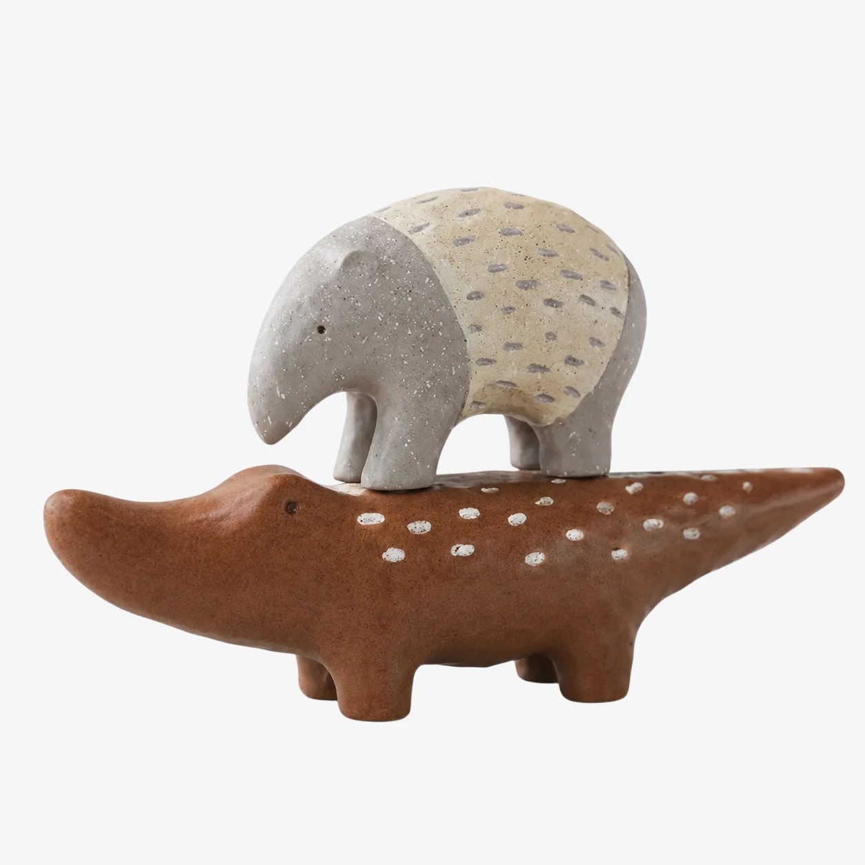 Escultura de resina de oso hormiguero e hipopótamo