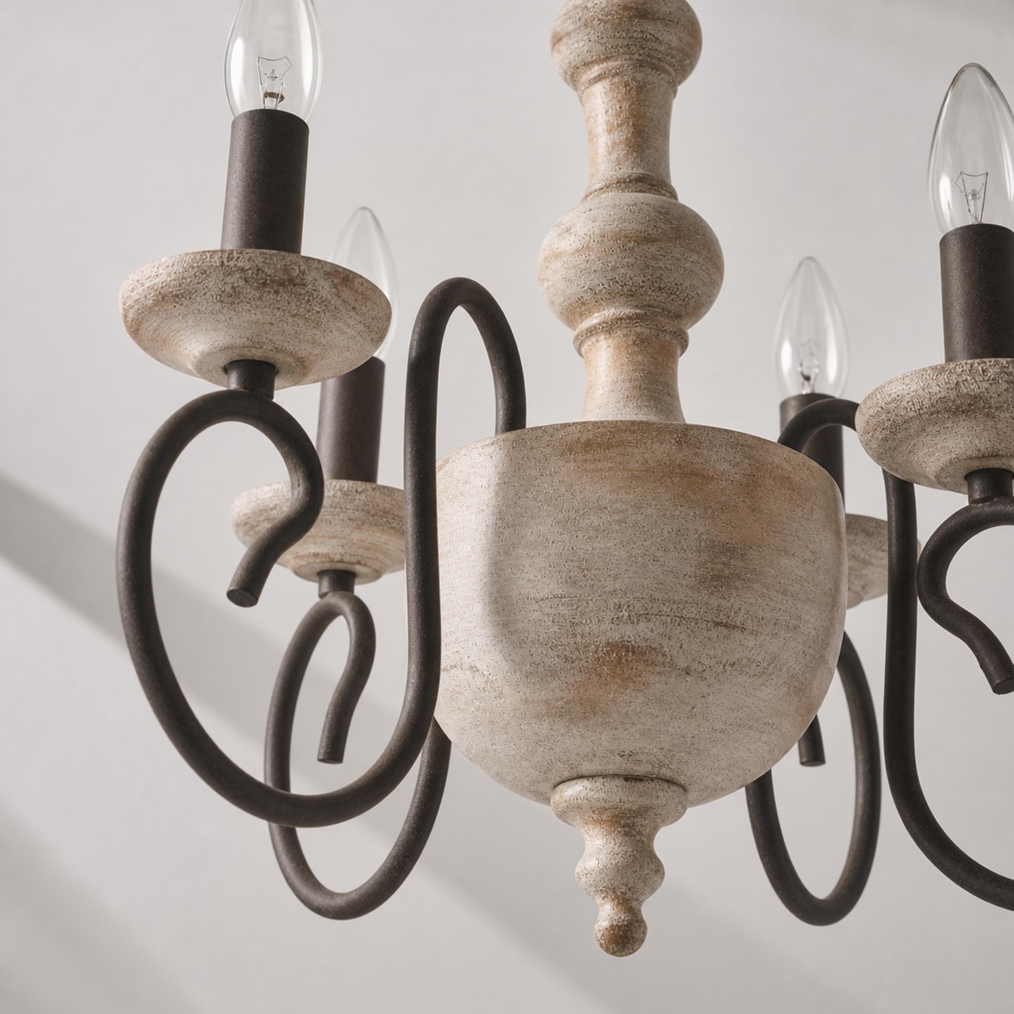 detalj i sliten vit och mörk metallkrona