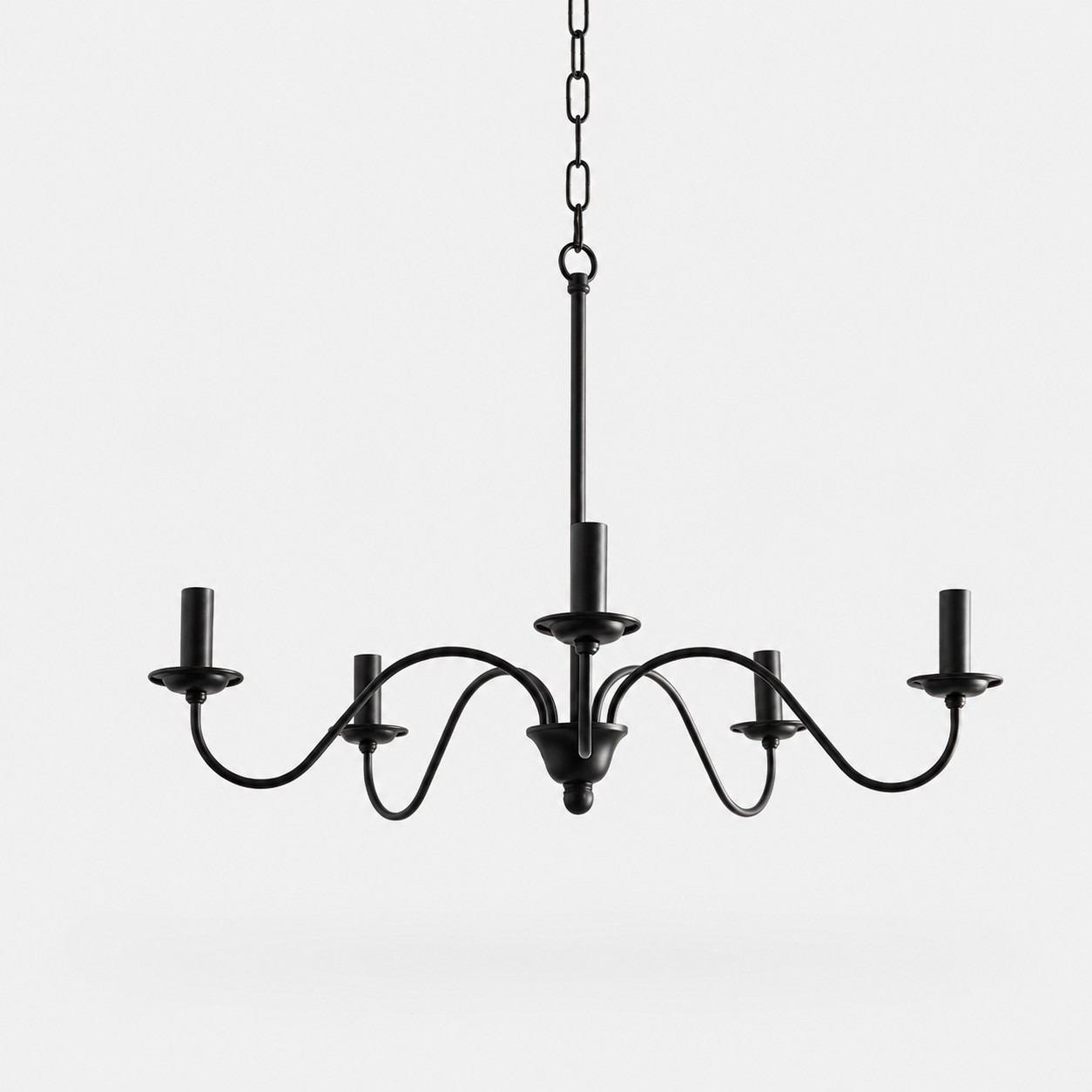 Lustre à cinq lumières en fer noir avec indications de dimensions