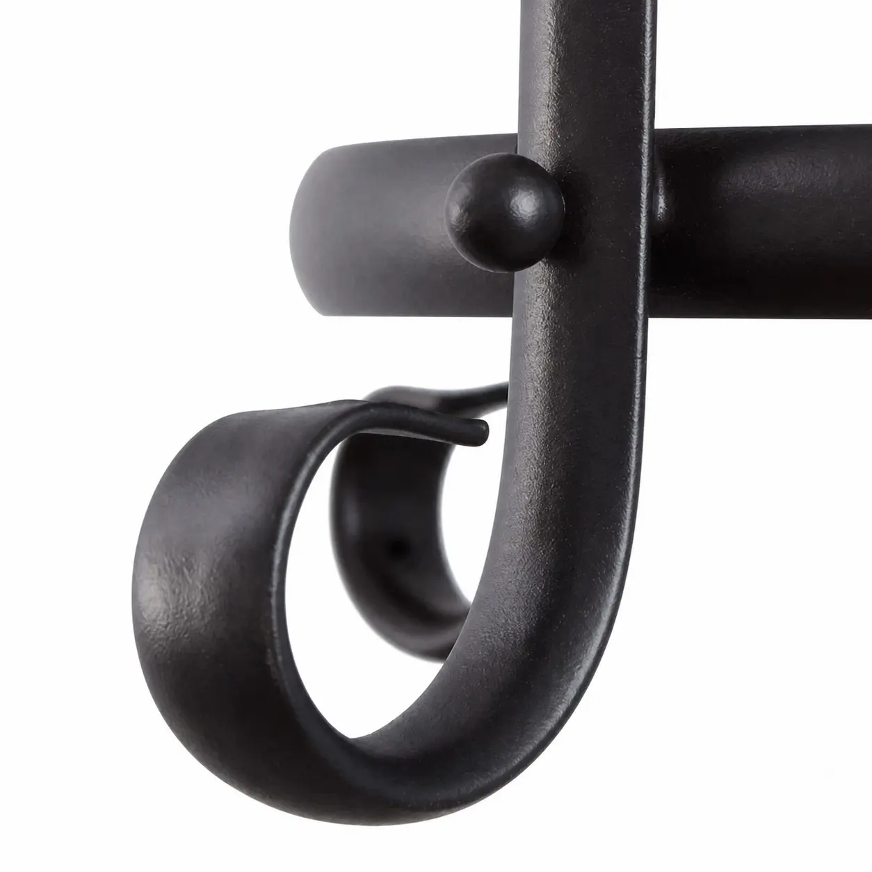 Détails en volutes de fer noir courbé