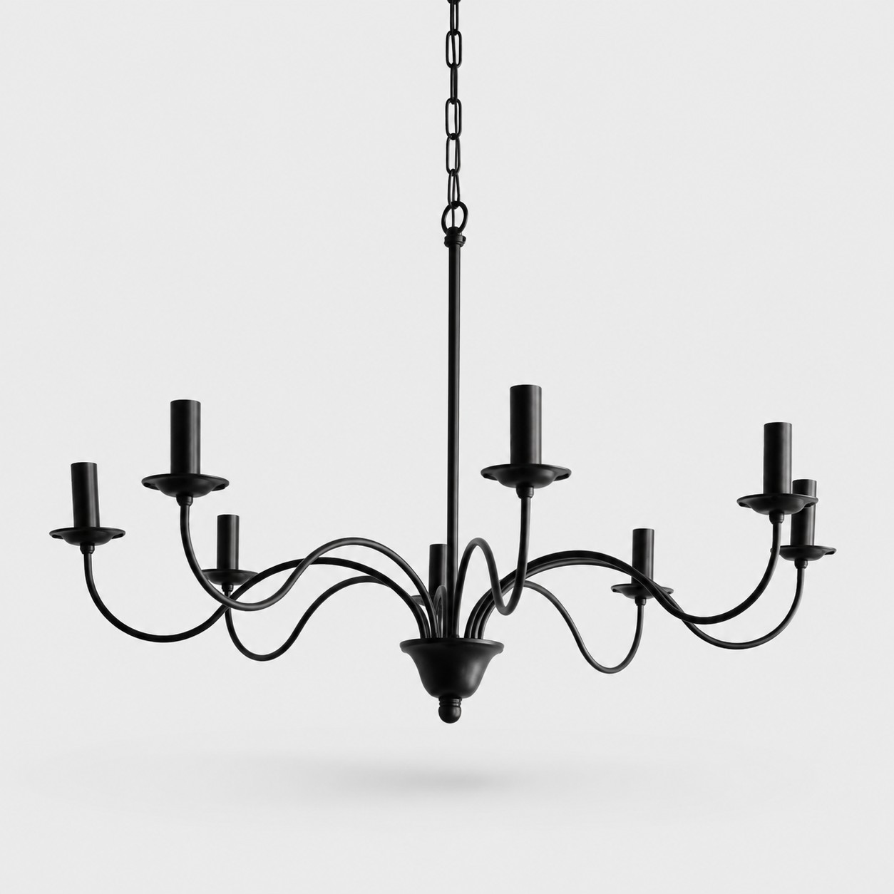 Lustre à huit lumières en fer noir avec indications de dimensions
